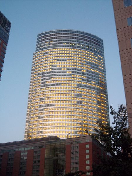 Goldman Sachs Tower at 200 West Street, ground-floor retail space for lease in Lower Manhattan.